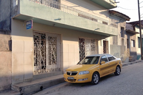 Front_view_of_the_Hostal_Roberto_y_Lidia_in_the_city_of_Santa_Clara_in_Cuba